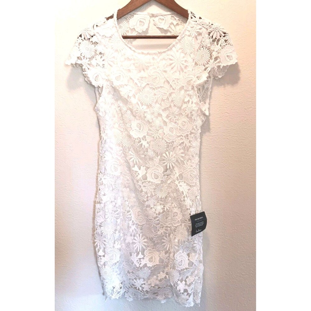 NWT Lulus White Crochet Floral Lace Open Back Mini Dress Cap Sleeve Size M